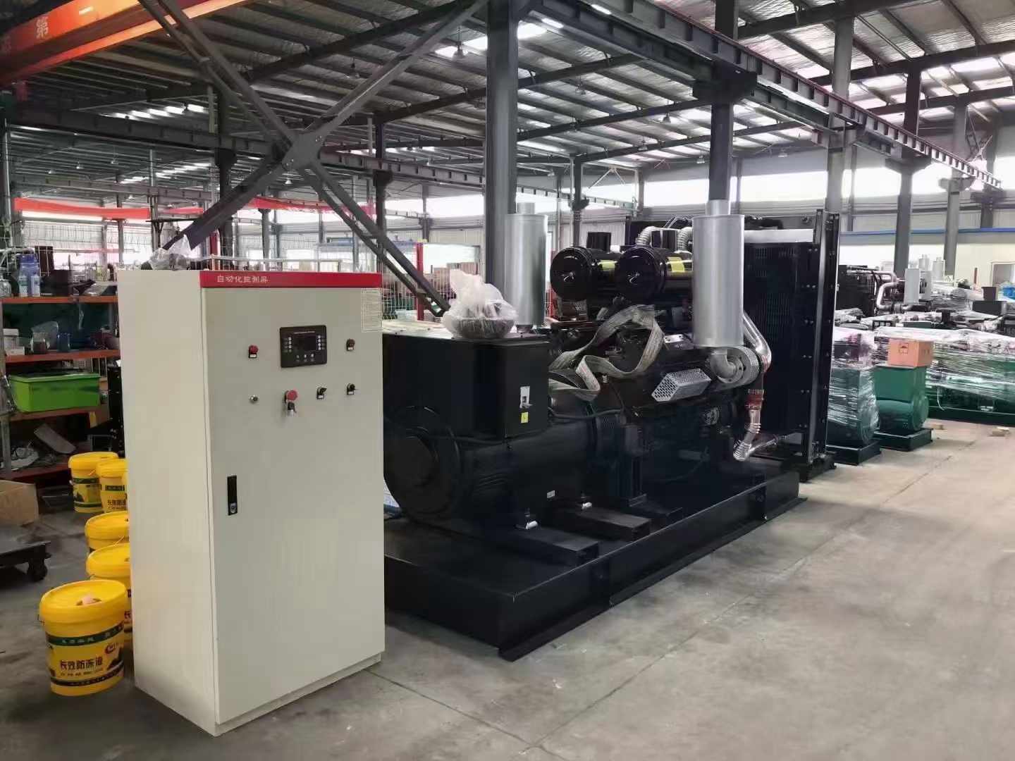 海伦柴油发电机运行时的噪音和振动水平如何？