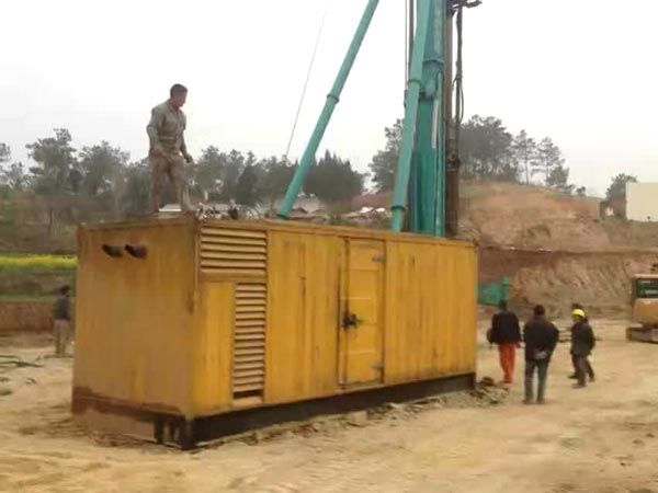 海伦如何判断水冷式机油散热器密封件是否需要更换？